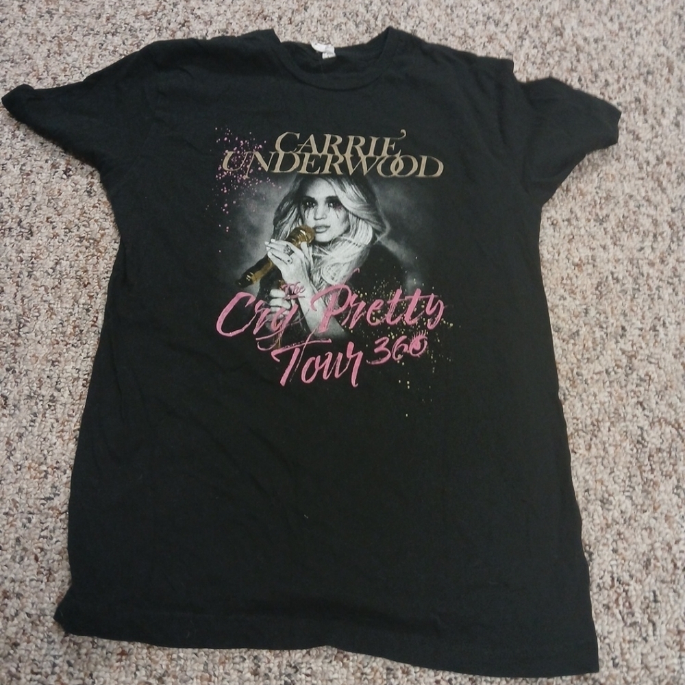 Carrie Underwood Cry Pretty 360 Tour T-shirt from‎ 2019. Tour Dates on the Back
